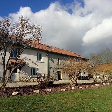 Chambres D'Hotes Quatre Mains Saint-Priest-des-Champs Zewnętrze zdjęcie