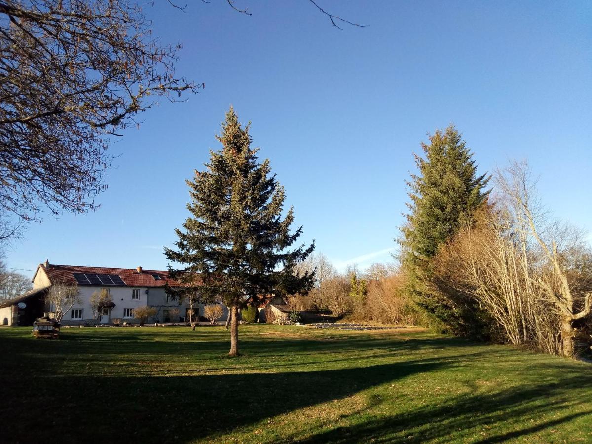 Chambres D'Hotes Quatre Mains Saint-Priest-des-Champs Zewnętrze zdjęcie